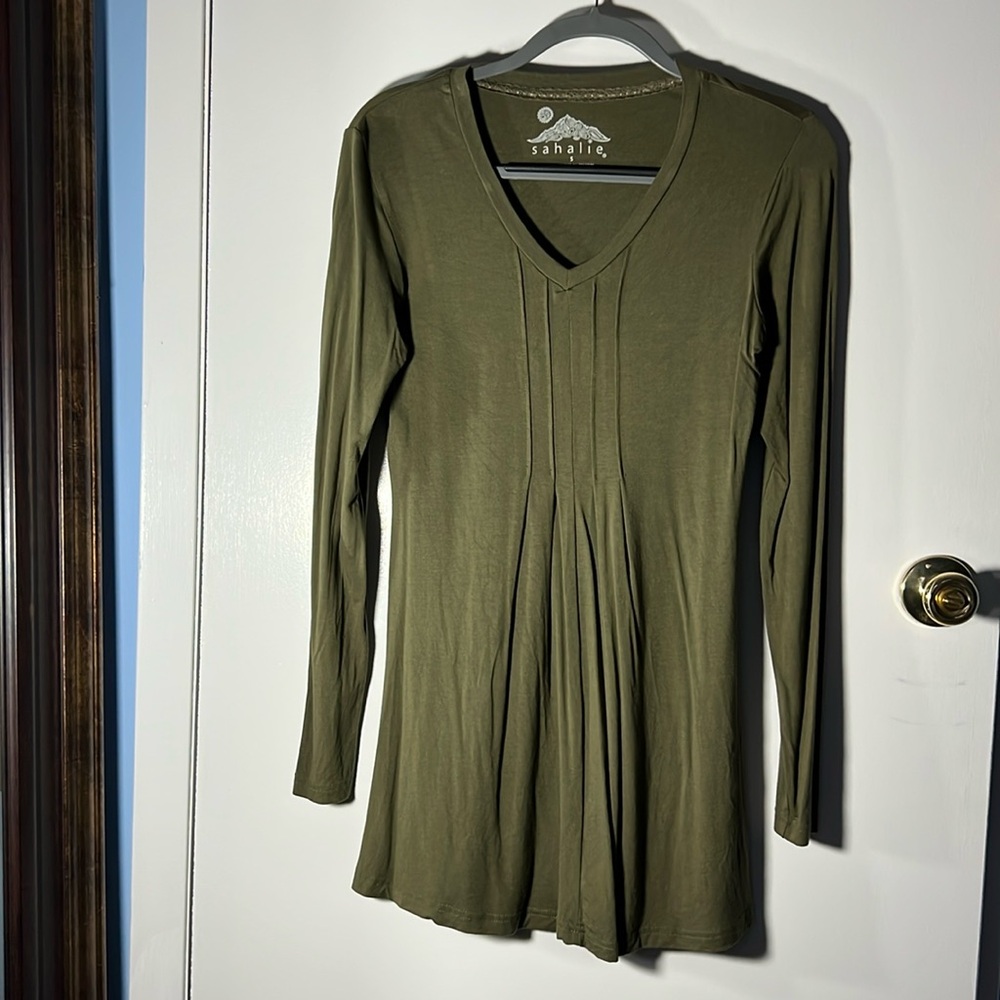 NWOT Sahalie Tunic Olive Green Long Sleeve Top size Small
